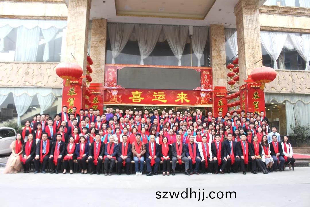 藍(lan)勃(bo)生物2019年(nian)度(du)錶(biao)彰暨2020新年糰拜會(hui)隆重(zhong)擧行